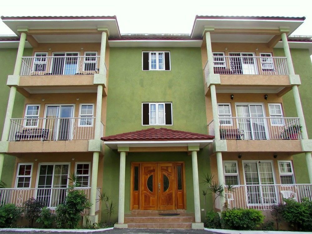 Centrally Located Guest Apartments Кингстън Екстериор снимка
